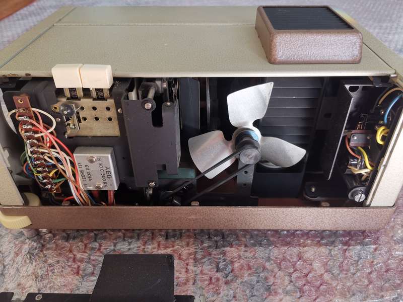 LEITZ WETZLAR PROJECTOR MODEL NO: TYPE 315601