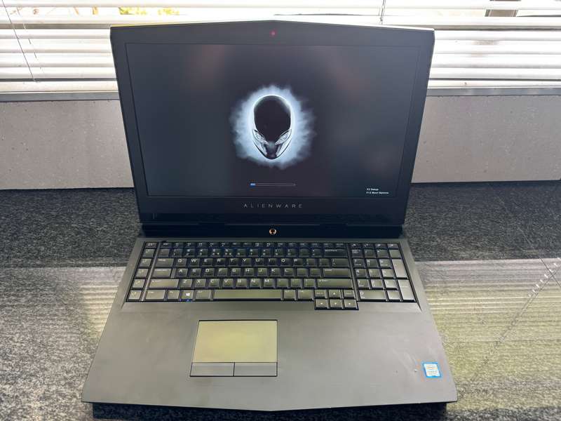 Alienware M17 R5 Intel Core i9 Hexa Core 1TB SSD 32GB DDR4 GTX 1080 8GB 17.3" QHD