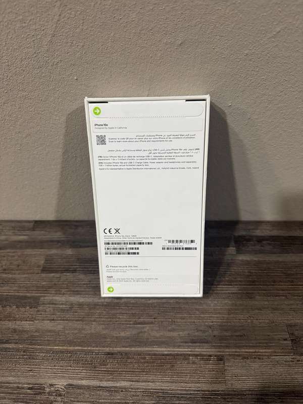 Apple iPhone 16e 128GB black