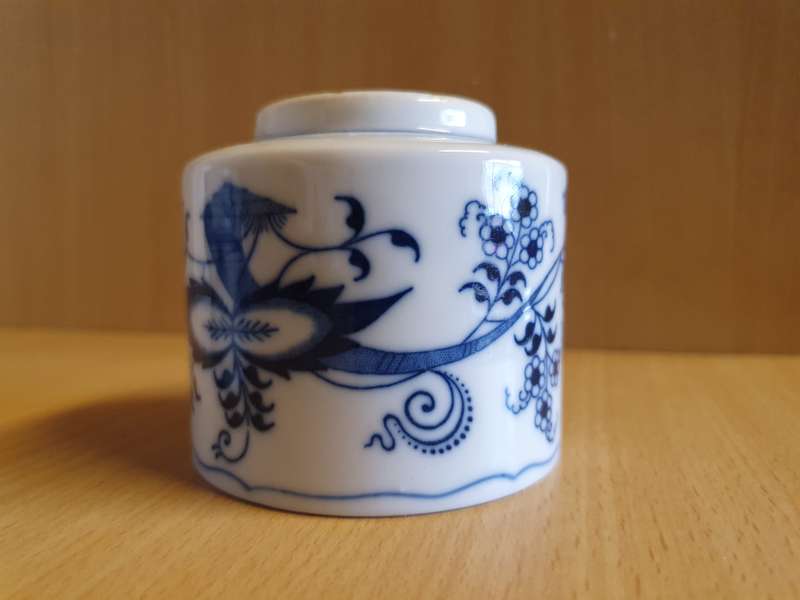 Set of 2 Blue Danube Lidded Jars - Made in Japan  - height 7cm width 8cm