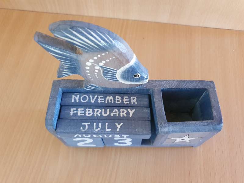 Wooden Fish Figurine Desk Calendar Display   (height 15cm width 15cm depth 5cm)