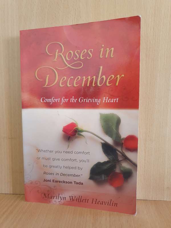 Roses in December - Comfort for the Grieving Heart: Marilyn Willett Heavilin  (Paperback)