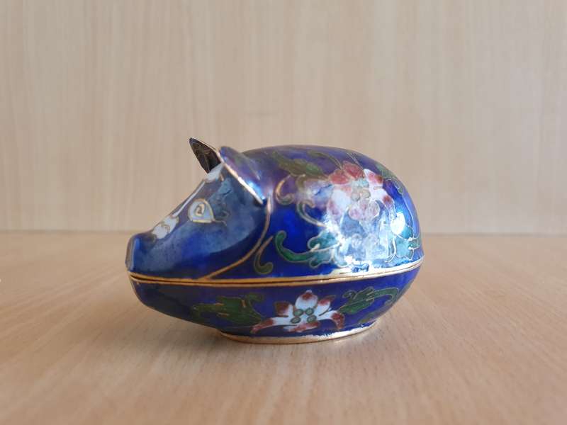Vintage Cobalt Blue Floral Cloissone Pig Figurine (9cm x 6cm height 6cm)