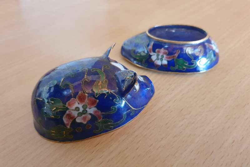 Vintage Cobalt Blue Floral Cloissone Pig Figurine (9cm x 6cm height 6cm)
