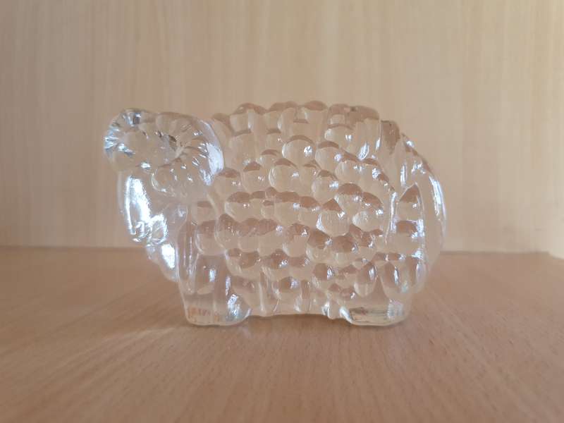 Glass Ram Shape Paperweight  (14cm x 8cm depth 4cm)