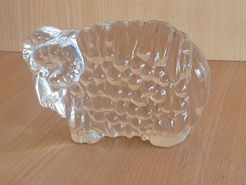 Glass Ram Shape Paperweight  (14cm x 8cm depth 4cm)