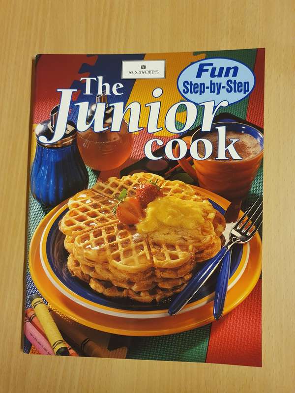 Step-by-Step The Junior Cook  (Paperback)
