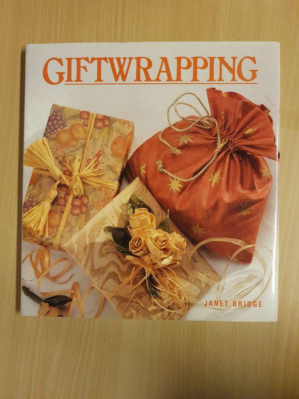 Giftwrapping : Janet Bridge  (Hardcover)