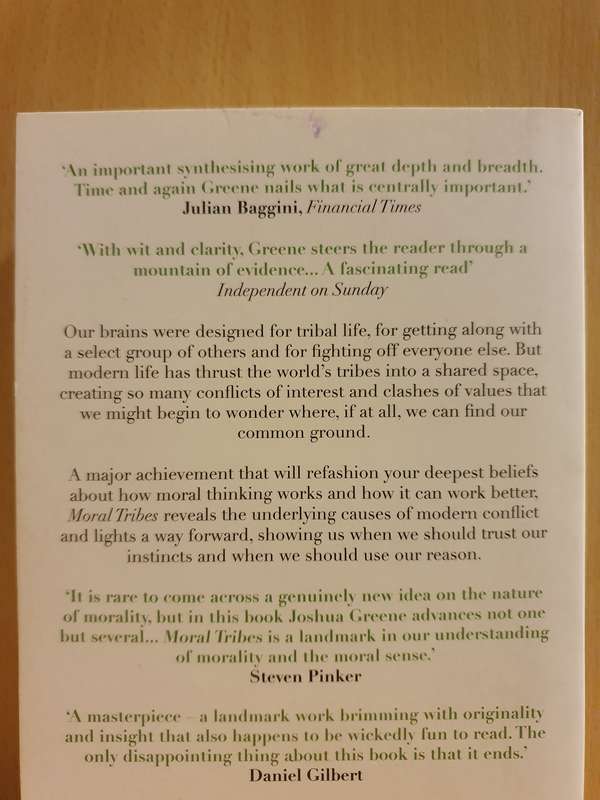 Moral Tribes - Emotion, Reason and the Gap Between Us and Them: Joshua Greene (Paperback)