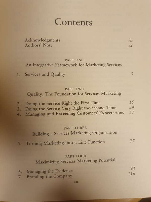 Marketing Services - Competing through Quality: Leonard L. Berry and A. Parasuraman (Hardcover)