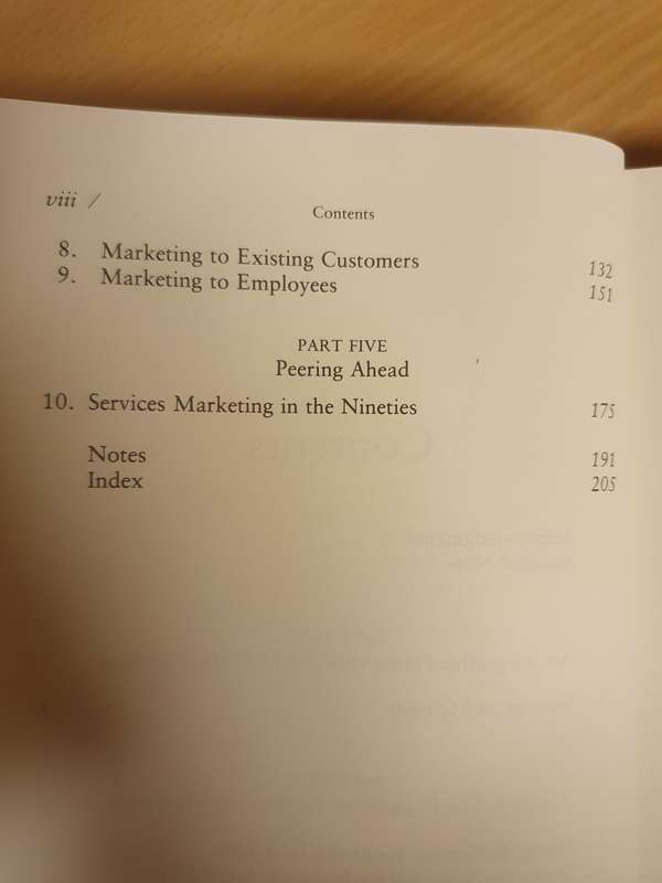 Marketing Services - Competing through Quality: Leonard L. Berry and A. Parasuraman (Hardcover)