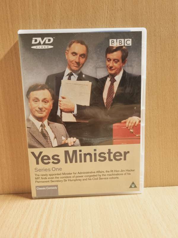 BBC - The Complete Yes Minister - Dvd  (4 discs)  Collector`s Box Set