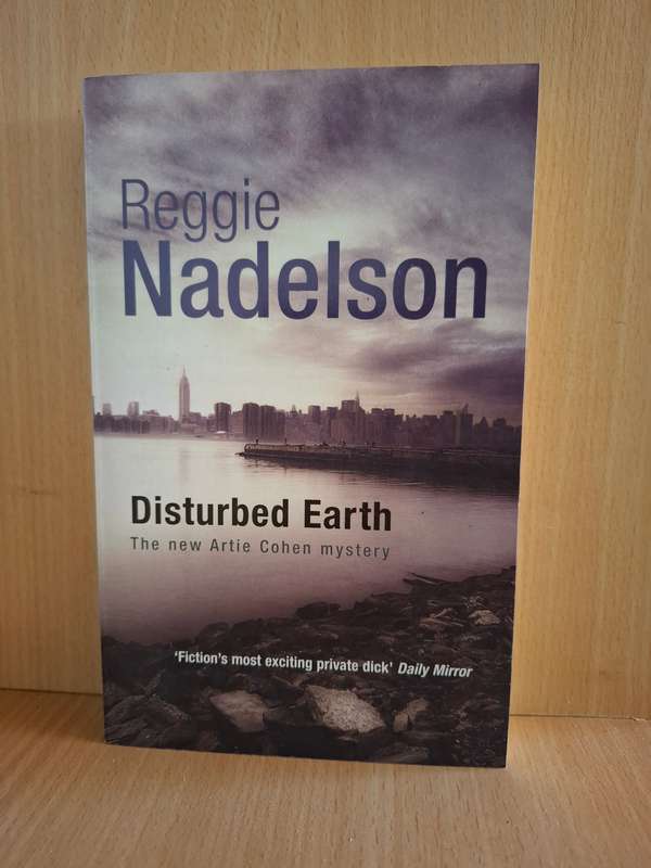 Disturbed Earth: Reggie Nadelson (Paperback)