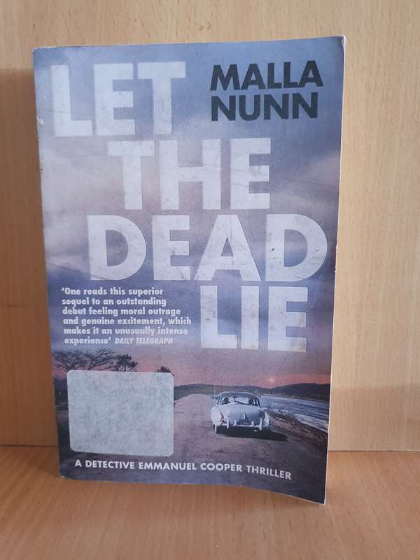 Let the Dead Lie: Malla Nunn (Paperback)