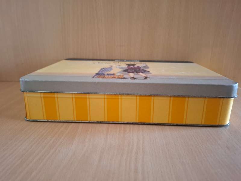 I Love Chuckles Tin - 26cm x 18cm depth 5cm