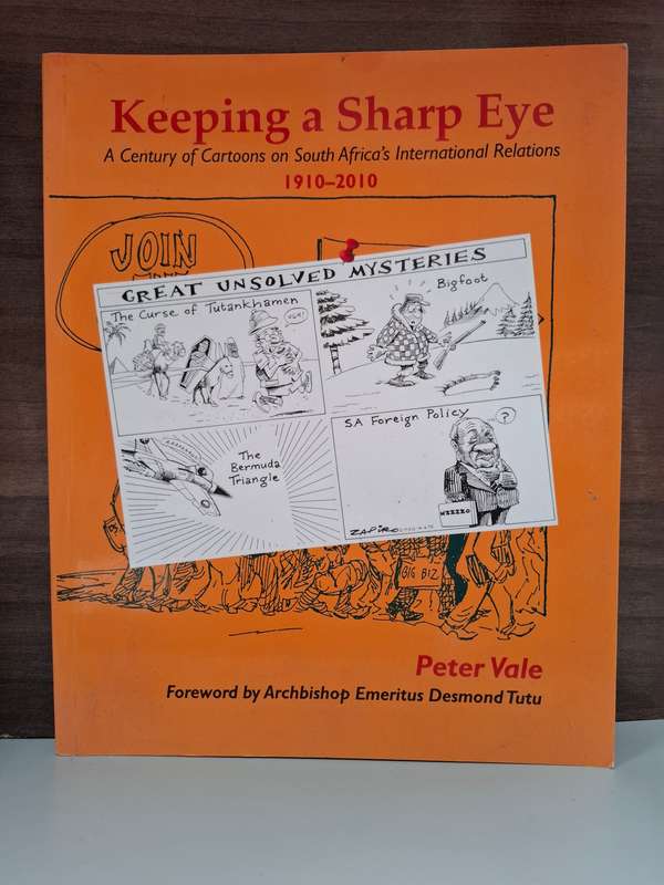Keeping a Sharp Eye : Peter Vale  (Paperback)