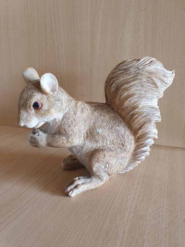 Squirrel Figurine  (height 14cm, 20cm x 7cm)