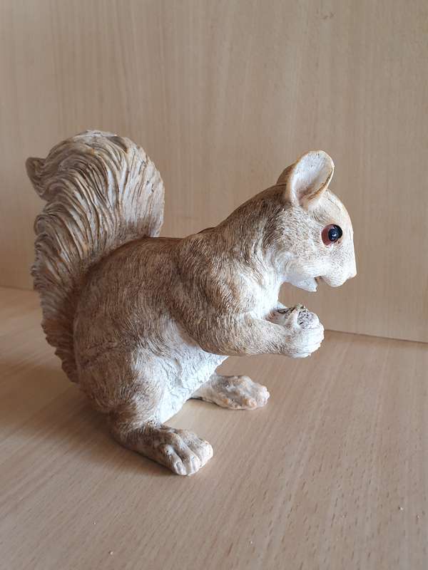 Squirrel Figurine  (height 14cm, 20cm x 7cm)