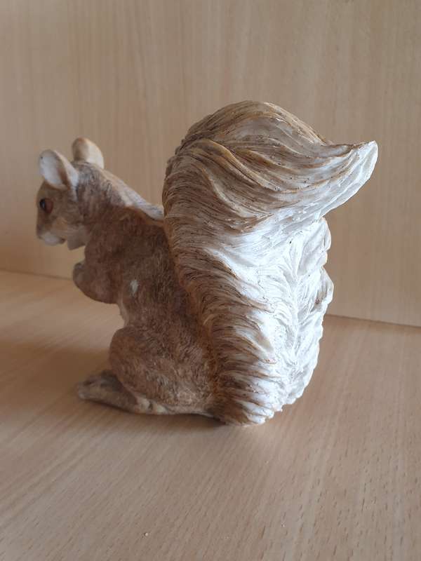 Squirrel Figurine  (height 14cm, 20cm x 7cm)