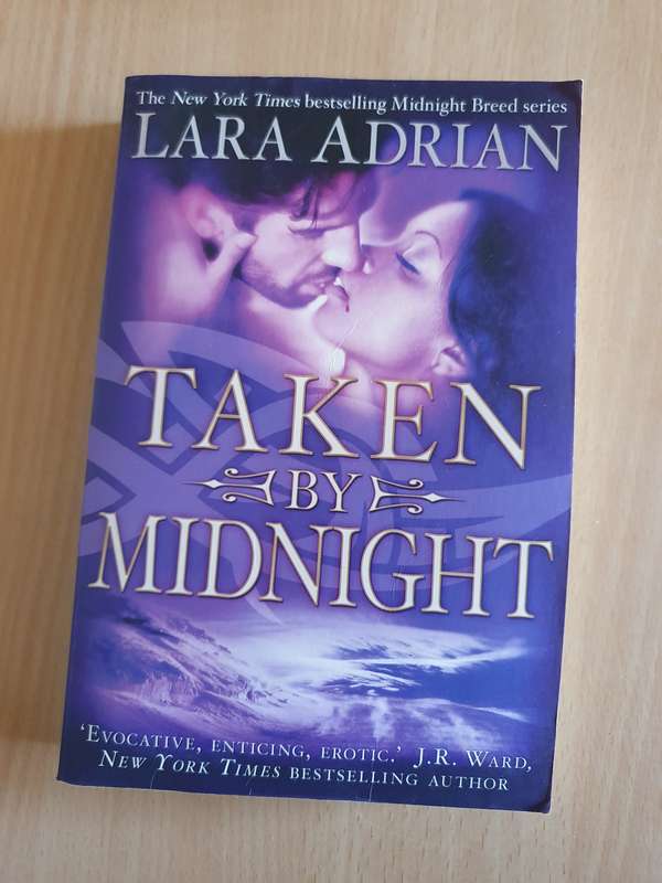 Taken by Midnight : Lara Adrian  (Paperback)