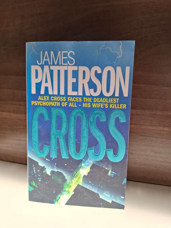 Cross : James Patterson  (Paperback)