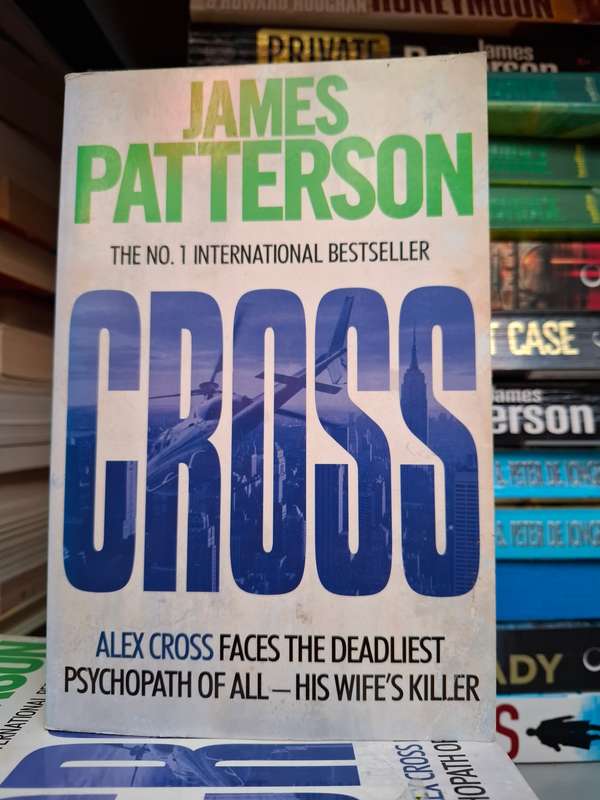 Cross : James Patterson  (Paperback)