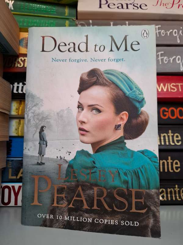Dead to Me:  Lesley Pearse (Paperback)