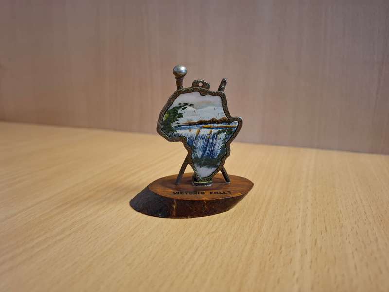 Souvenir of Niagra Falls (height 7cm width 6cm)