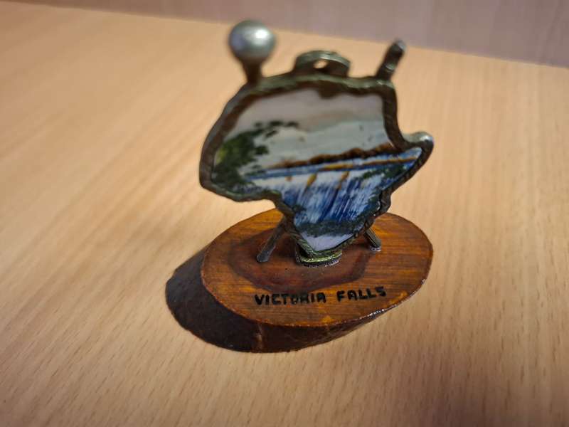 Souvenir of Niagra Falls (height 7cm width 6cm)