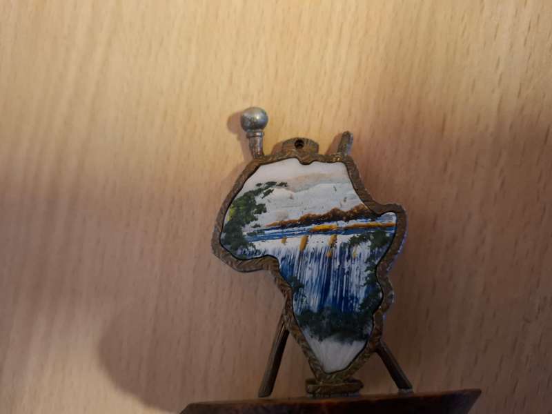 Souvenir of Niagra Falls (height 7cm width 6cm)