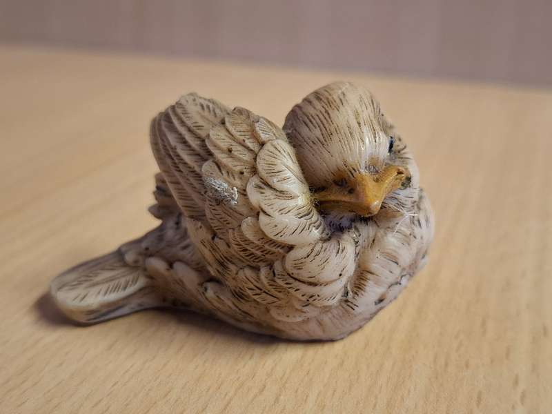 Miniature Ceramic Bird Figurine - 6cm x 3cm height 4cm