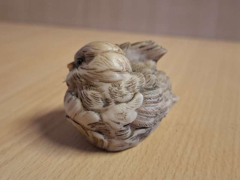 Miniature Ceramic Bird Figurine - 6cm x 3cm height 4cm