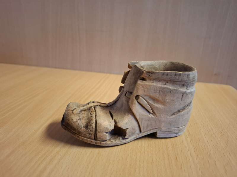 Small Wooden Shoe Ornament (12cm x 5cm height 6cm)