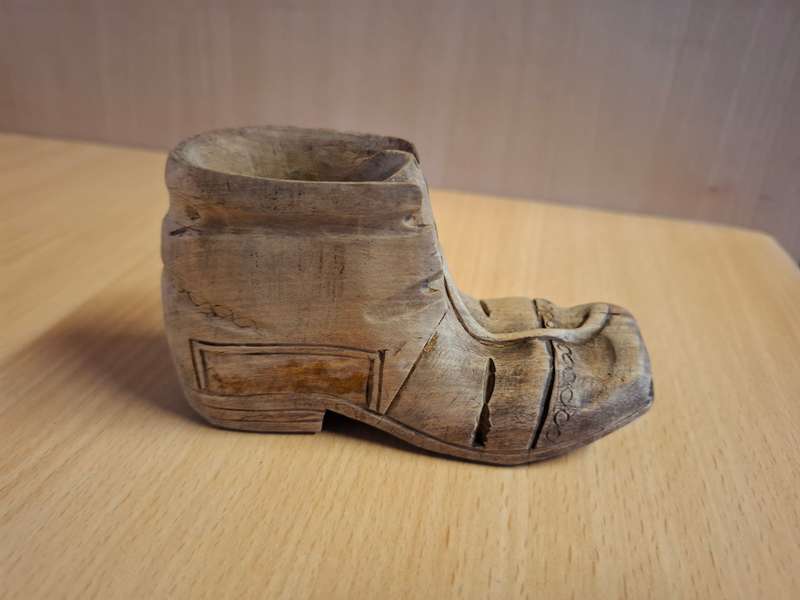 Small Wooden Shoe Ornament (12cm x 5cm height 6cm)