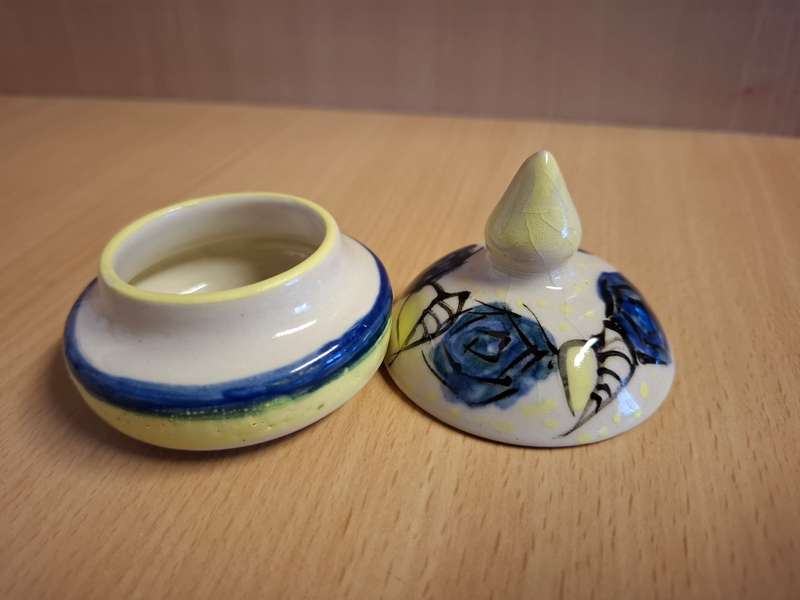 Small Ceramic Lidded Trinket Holder - width 6cm height 7cm