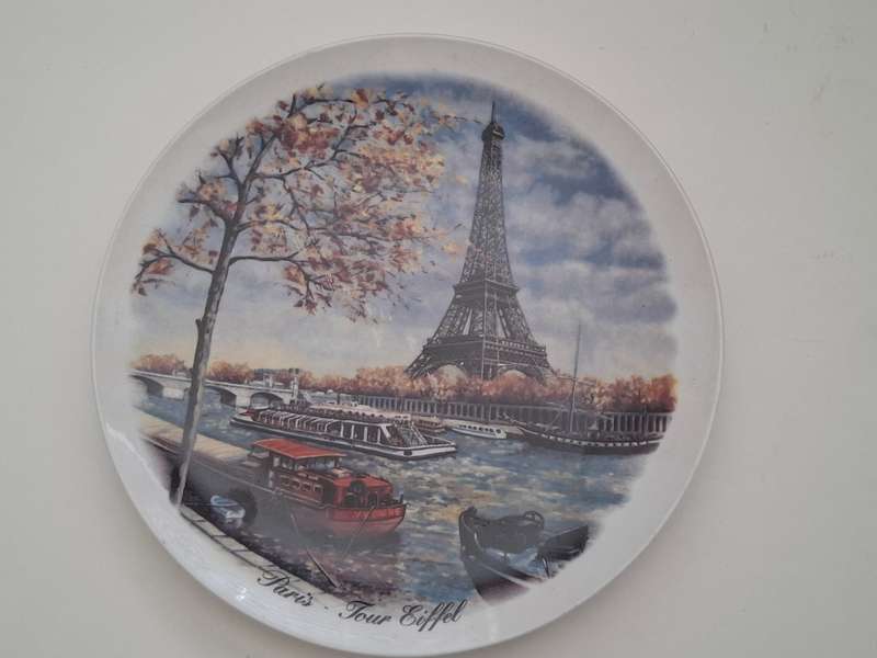 Souvenir Wall Plate - Paris, Eiffel Tower - 21cm