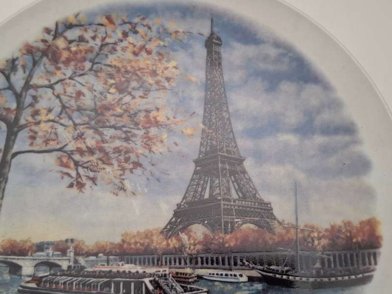 Souvenir Wall Plate - Paris, Eiffel Tower - 21cm