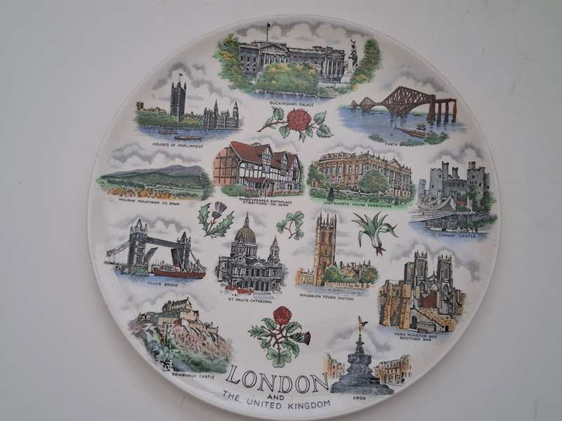 Souvenir Wall Plate - London (25cm)