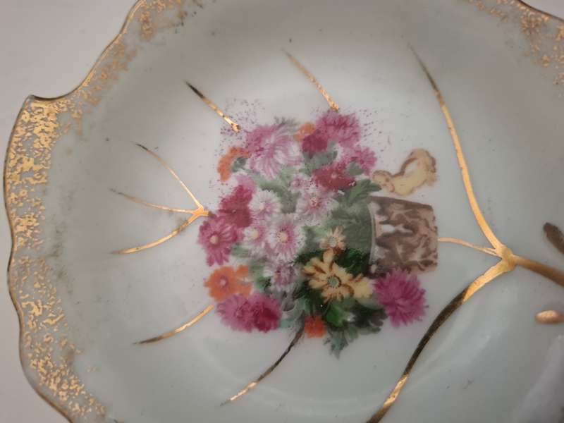Vintage Floral Leaf Shaped Dish - 13cm x 12cm