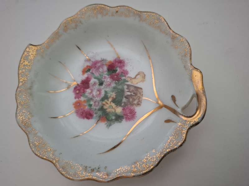 Vintage Floral Leaf Shaped Dish - 13cm x 12cm