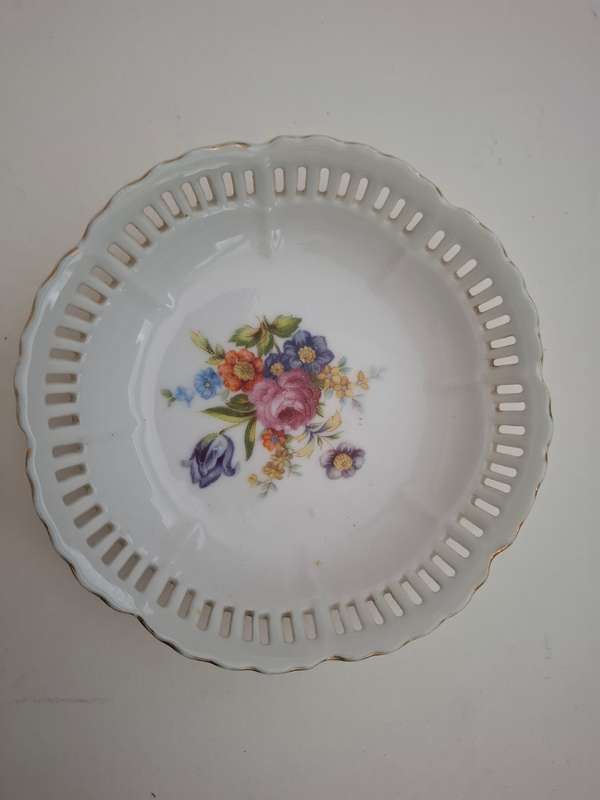Vintage Round Floral Dish - width 12cm height 3cm