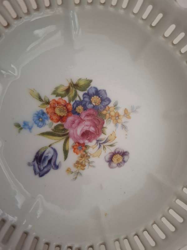 Vintage Round Floral Dish - width 12cm height 3cm