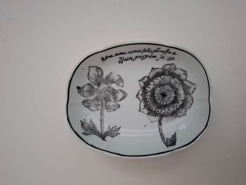 Black & White Ceramic Soap Dish - 13cm x 10cm