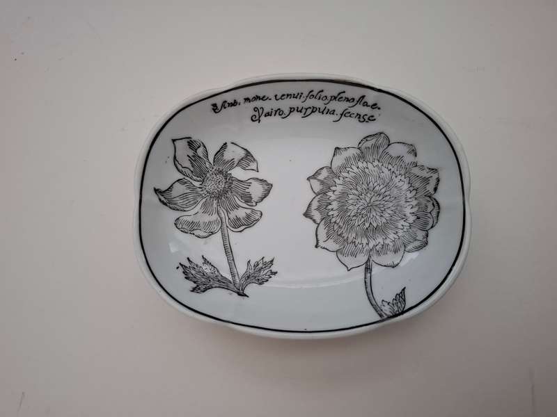Black & White Ceramic Soap Dish - 13cm x 10cm