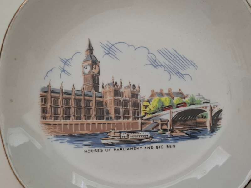 Souvenir Plate - Houses of Parliment and Big Ben Plate - 12cm x 12cm