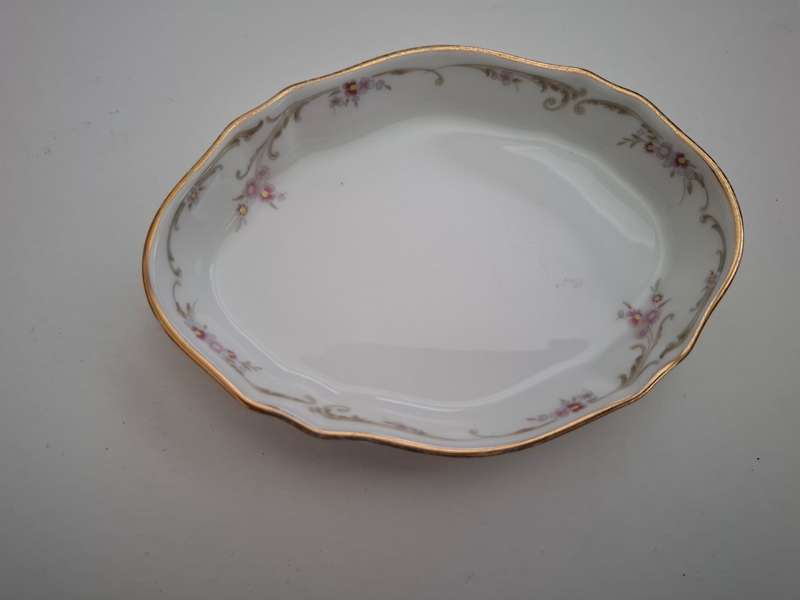 Wedgwood Bone China Carisbrooke Pin Dish (11cm x 8cm)