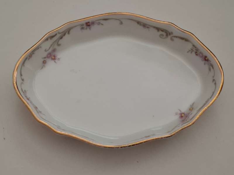 Wedgwood Bone China Carisbrooke Pin Dish (11cm x 8cm)