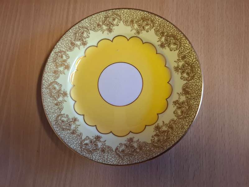 Alfred B. Pearce Co Yellow Cake Plate  - width 16cm