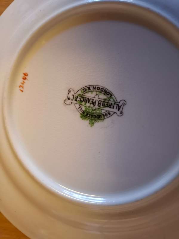 Alfred B. Pearce Co Yellow Cake Plate  - width 16cm
