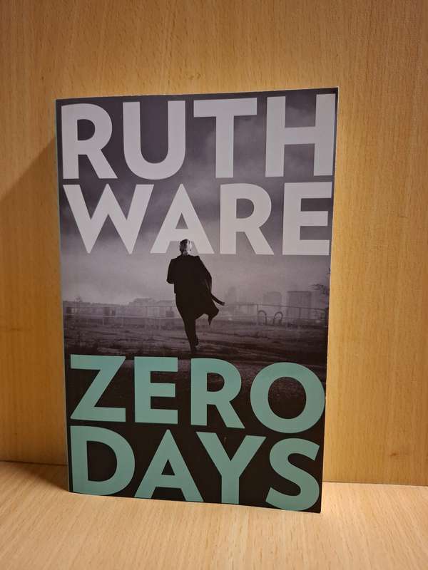 Zero Days : Ruth Ware  (Paperback)